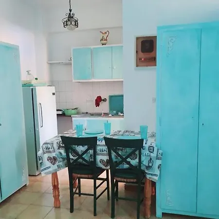 Yacht Front - Back Yard - No 7 アパート