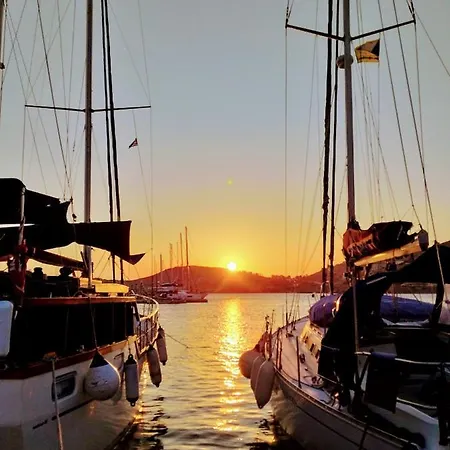 Yacht Front - Back Yard - No 7 * Chora (Ios)