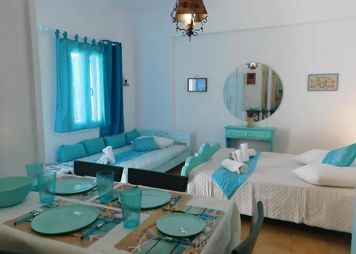 Yacht Front - Back Yard - No 7 Lägenhet