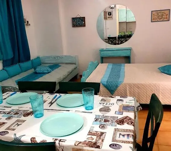 Yacht Front - Back Yard - No 7 Lägenhet *