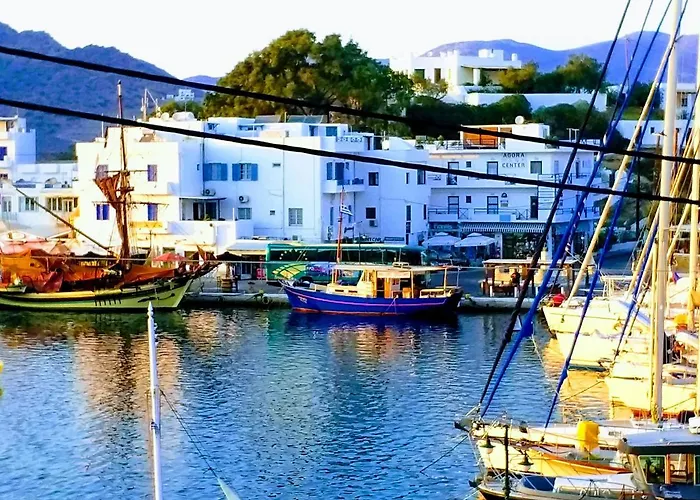 公寓 Yacht Front - Back Yard - No 7 伊奥斯乔拉